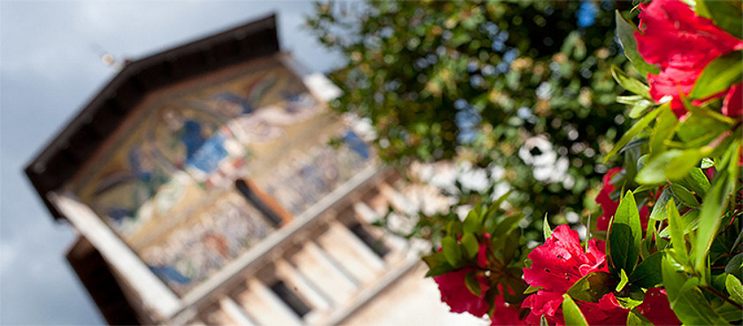 Lucca sommersa di fiori e dolciumi nei cinque giorni della Fiera di Santa Zita